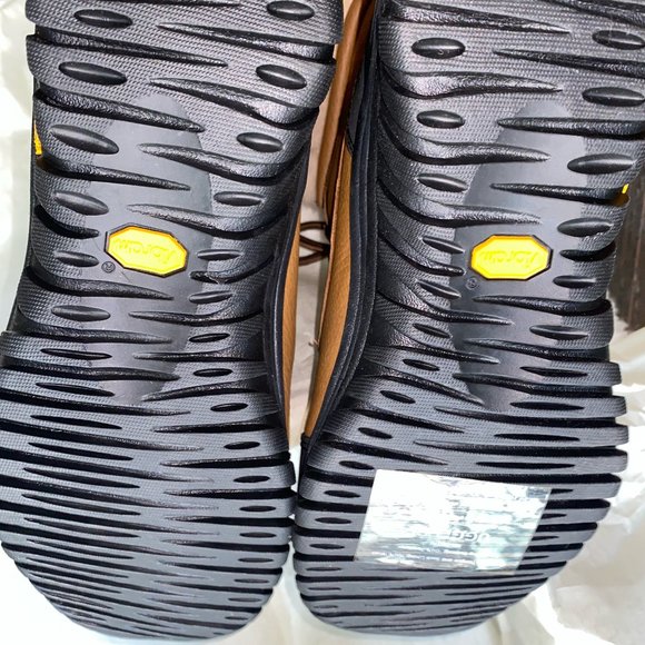 UGG Adirondack II Snowboots - Picture 2 of 10